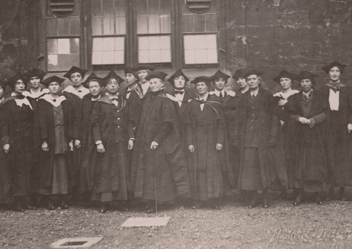 Black and white image showing Degree Day 1920 Oxford. 